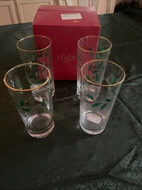 🎄Brand New Lenox Clear Glass Tumbler Set with Gold Rim and Green Holly🎄